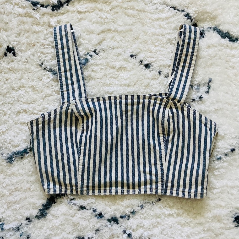 Crop top - Picture 2 of 4